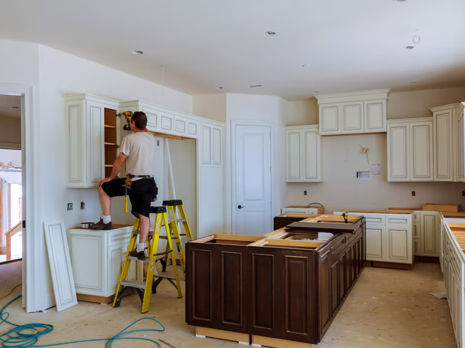 installation-kitchen-cabinet_73110-5253